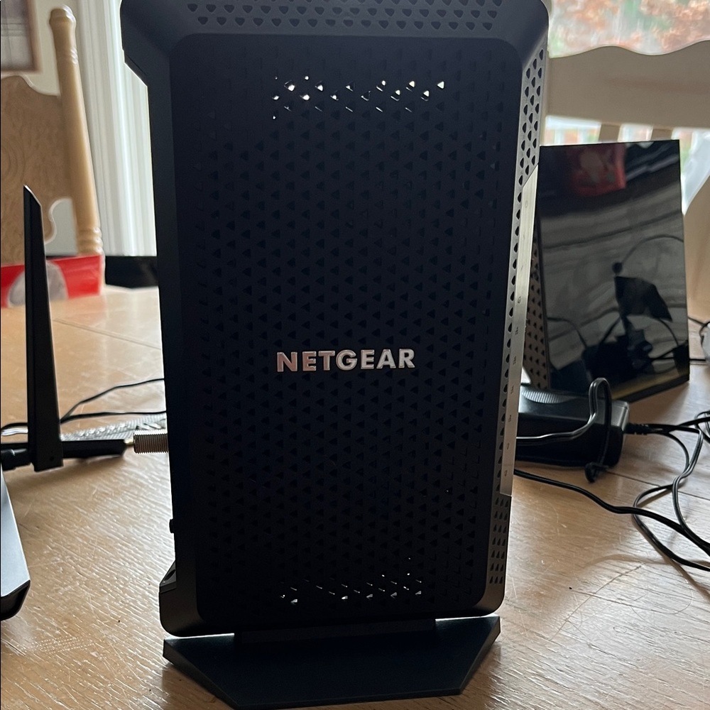 NETGEAR Sleek Black Networking Modem cm1150v multi gig cable modem
